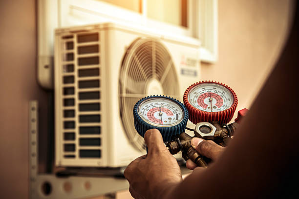 Professional Emergency Hvac technician working in Wood River, IL